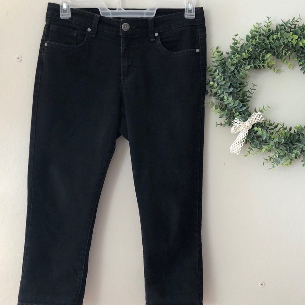 🌻 Bandolino Black Capri Jeans
